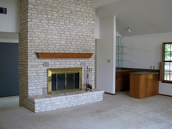 5th image of 2106 W Bluff Dr