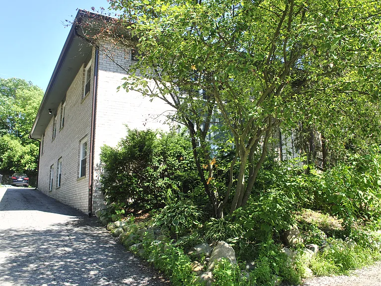 512 N Ashley St — Photo 3