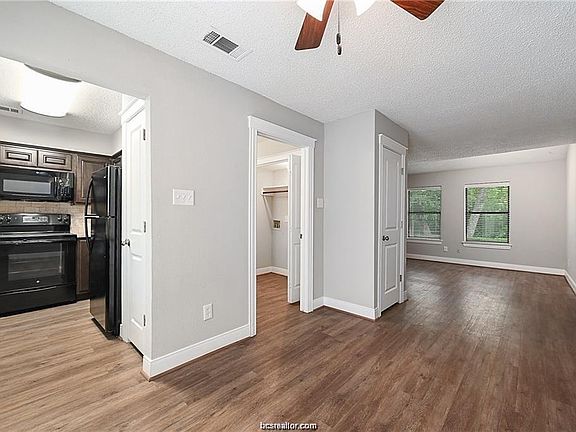 5th image of 2320 Jaguar Dr #402