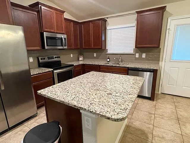 3 bed, 1820 sqft, $1,850 — Photo 4