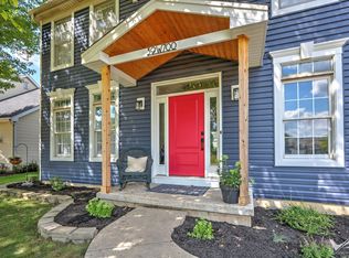 39W700 Green Pl, Geneva, IL 60134