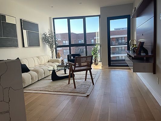 1st image of 3057 Crescent St #2