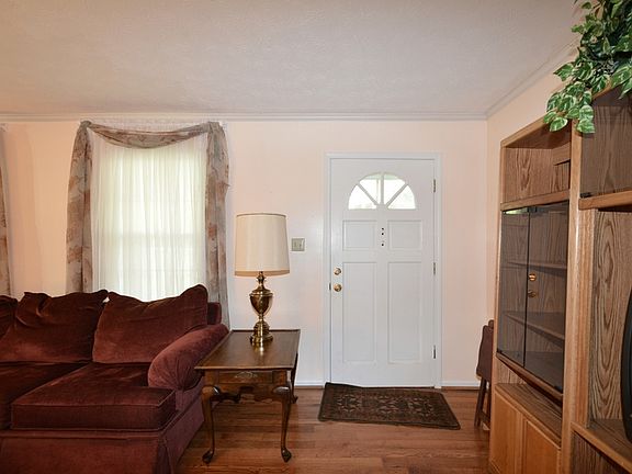 4th image of 2765 Hickory Cir