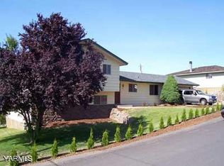 911 W Riverview Ave, Selah, WA 98942