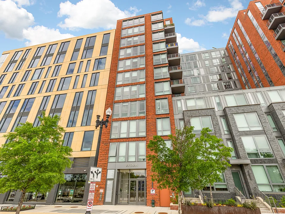1211 Van St SE #608