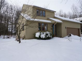 3220 Far Reach Dr, Baldwinsville, NY 13027