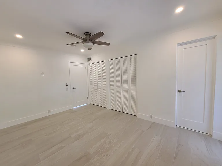 3913 NE 21st Ave #4 — Photo 13