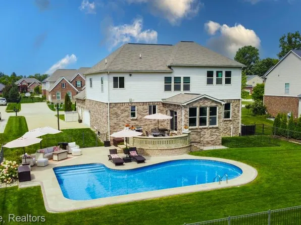 53718 Dorner Lake Dr, Chesterfield, MI 48051