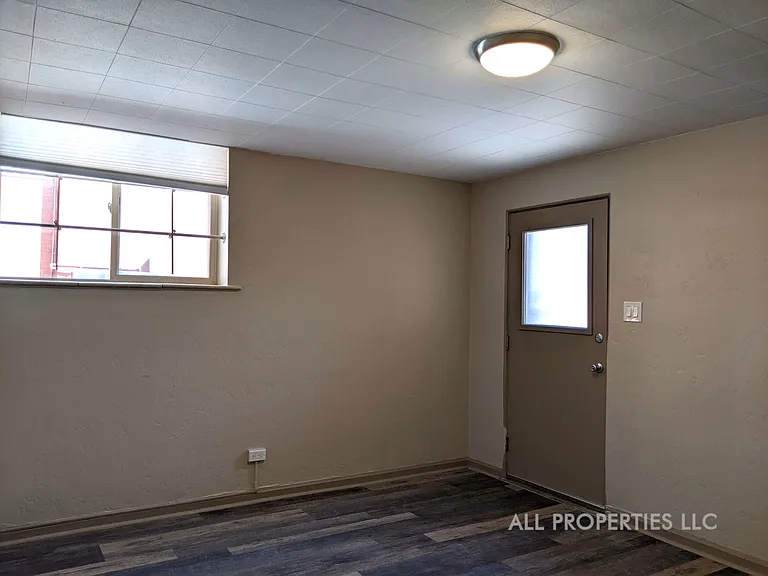 1613 York St — Photo 7