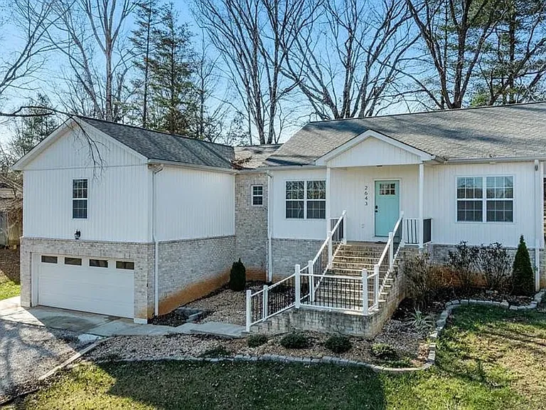 Cloverdale Dr — Photo 1