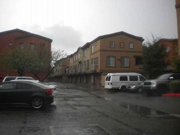 Exterior Neighborhood (street photo)