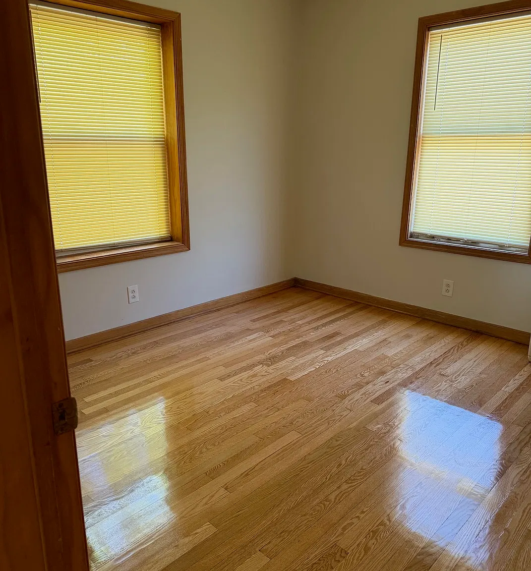 3 bed, 1000 sqft, $2,300 — Photo 3