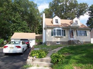 16 Woodhaven Dr, Wayne, NJ 07470