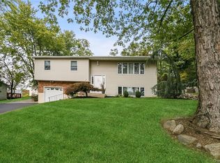 30 Mountainview Dr, Thiells, NY 10984