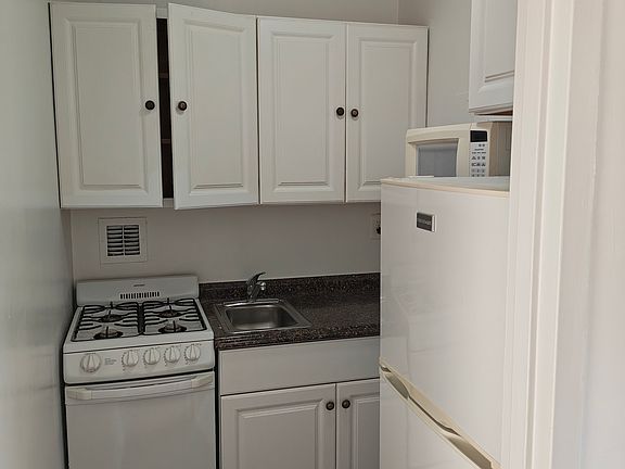 3rd image of 1021 Arlington Blvd APT 1101