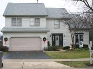 1220 Cobblers Xing, Elgin, IL 60120