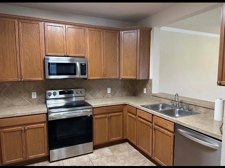 2502 Grayson Way — Photo 5