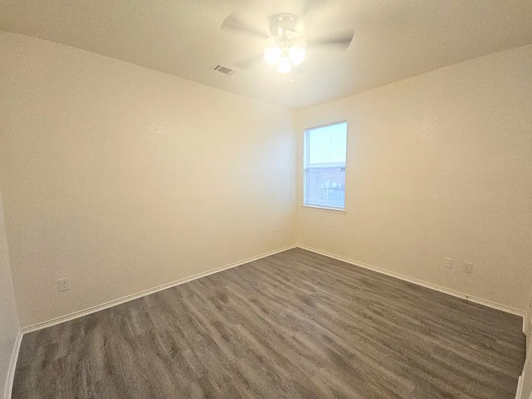 816 Dunkirk Ln — Photo 18