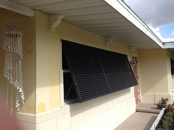4th image of 1661 Maravilla Ave