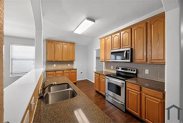 515 Harding Ln — Photo 9