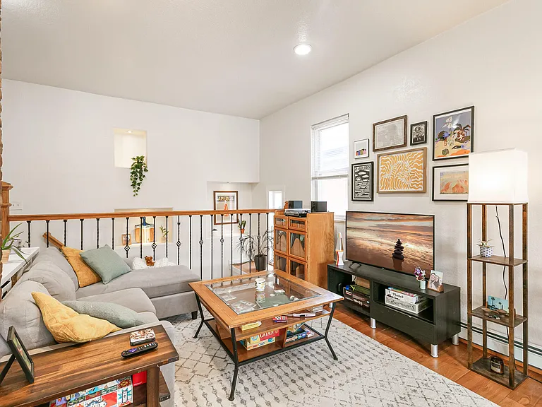 208 S Lincoln St #D — Photo 9