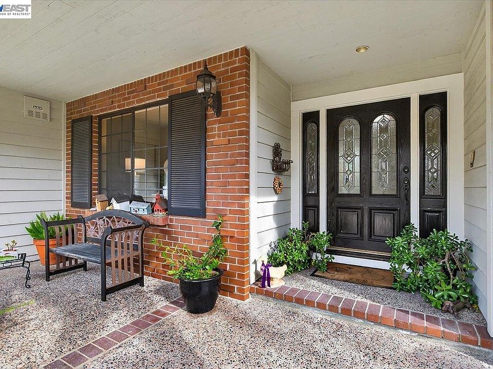 1st image of 28 Harrington Rd