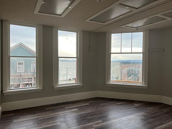 3rd image of 938 Water St APT 204