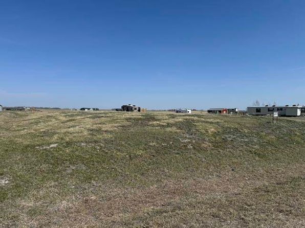 613 Valley Dr, Devils Lake, ND 58301