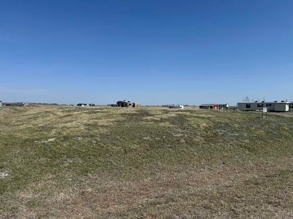 613 Valley Dr, Devils Lake, ND 58301