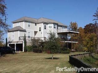 1357 Carlisle Cir, West Point, MS 39773