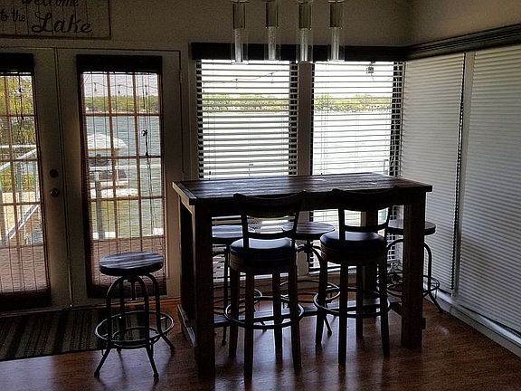 4th image of 1002 W Lake Dr