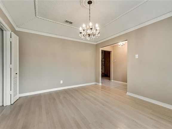 3rd image of 811 Serenade Ln