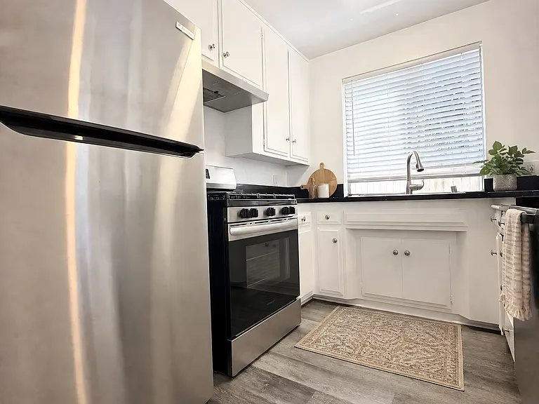 10707 Landale St #1 — Photo 14