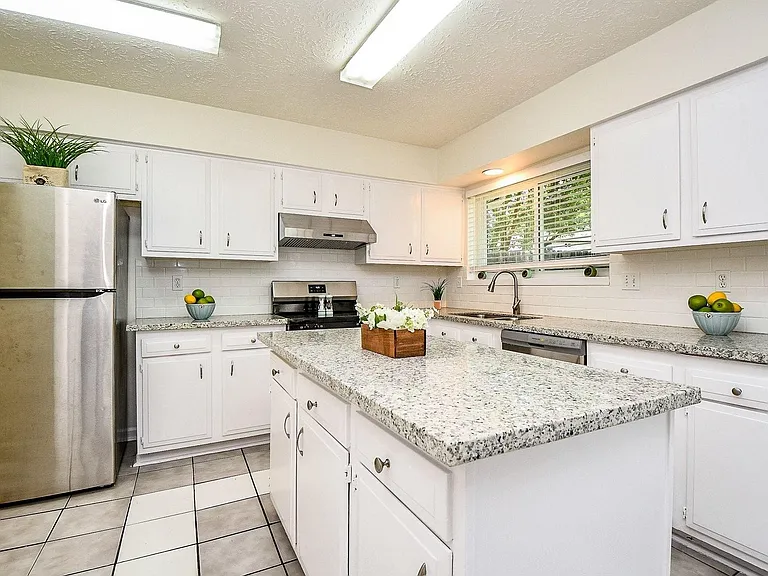 16823 Cobble Ridge Dr — Photo 17