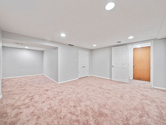 4th image of 12 Rosemont Rd #1