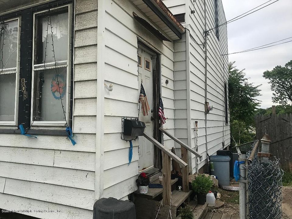 2nd image of 805 Van Duzer St