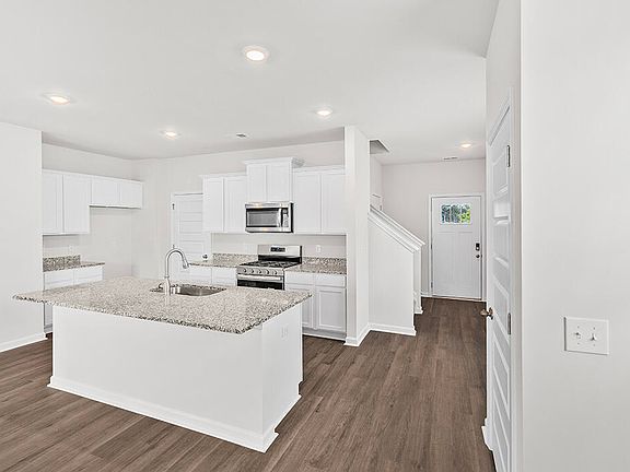4th image of 662 Lytham Dr