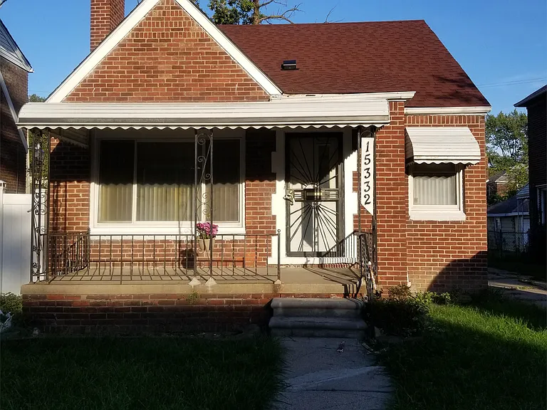 15332 Saint Marys St — Photo 2