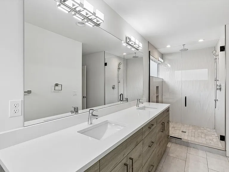 1421 22nd Ave — Photo 16