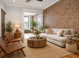 206 E 83rd St #1S, New York, NY 10028