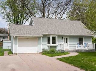5310 Harbet Ave NW, Cedar Rapids, IA 52405