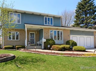 146 N Clark Dr, Palatine, IL 60074