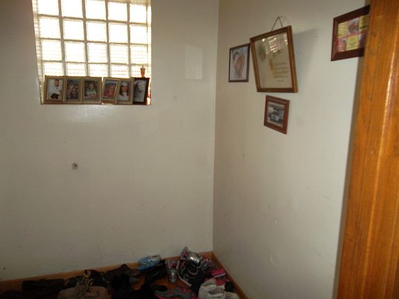3rd image of 3004 Clarence Ave
