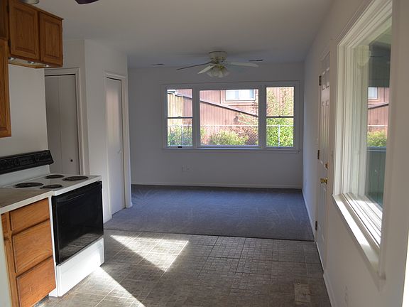 3rd image of 2424 Pinecrest Ave