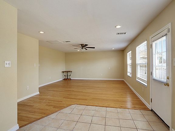 3rd image of 3861 Aspen Dr