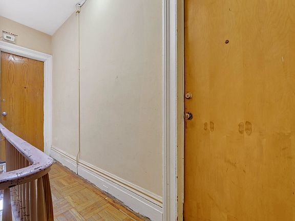 4th image of 23 Bentley Ave APT 3