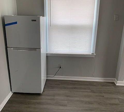 2nd image of 847 N Glendale St #0