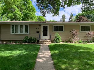 418 W 13th Ave, Mitchell, SD 57301