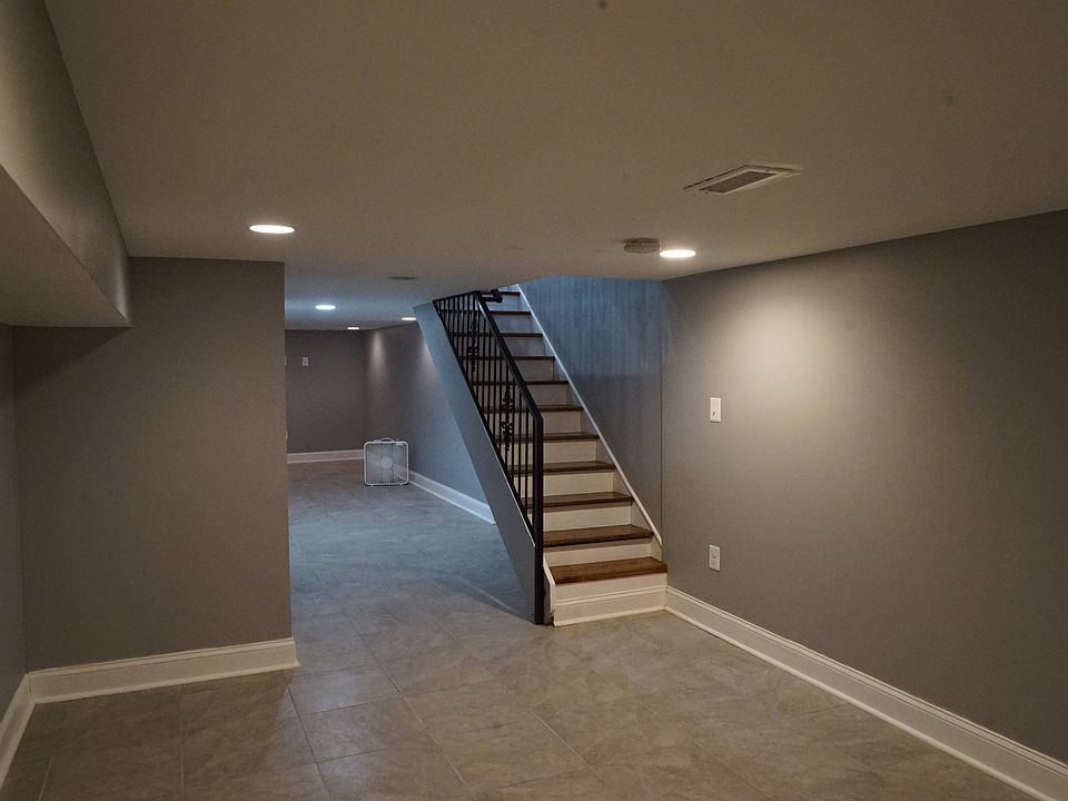 2nd image of 756 N De Kalb St