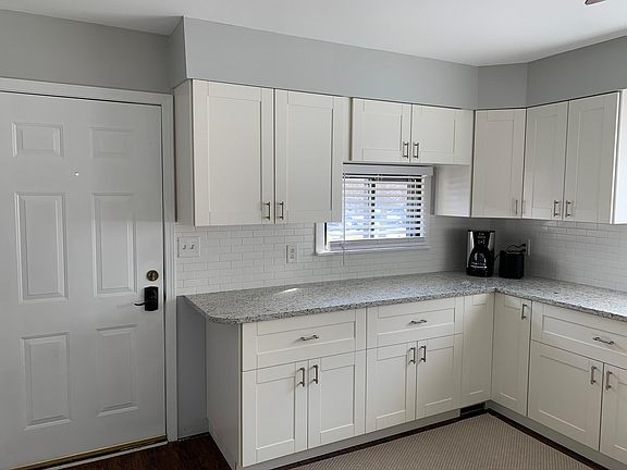 5th image of 2737 N Kenmore Ave